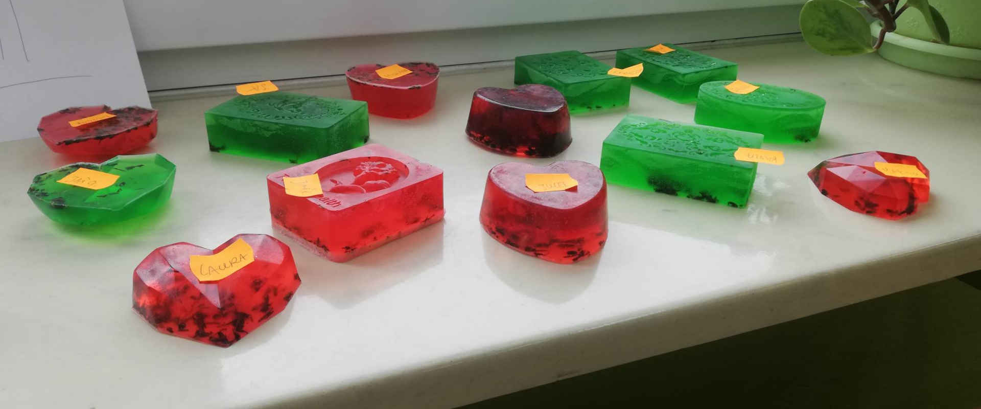 Kolorowe mydełka wykonane przez przedszkolaków