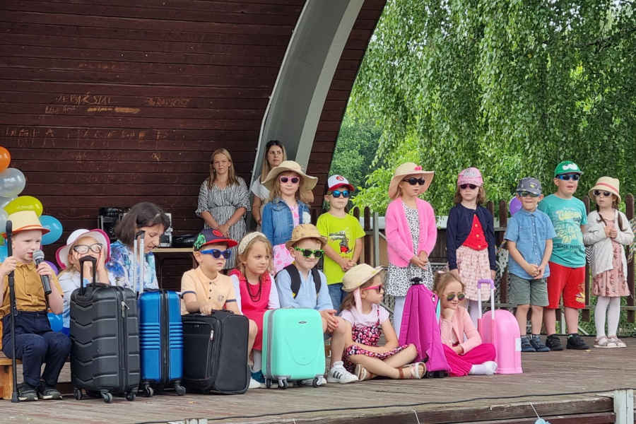 Zdjęcie grupowe dzieci