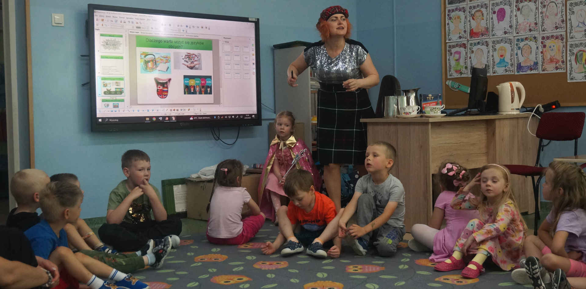 Opiekunka w stroju brytyjskim